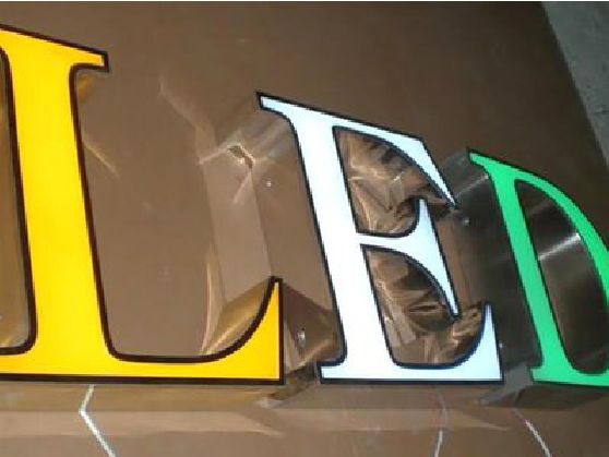 河池介绍LED招牌的基础知识。